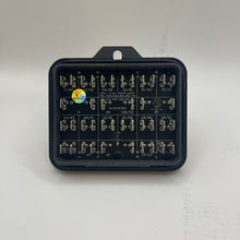 将图片加载到图库查看器，BMW 2002 (E10) Blade Fuse Box (12-Fuse)
